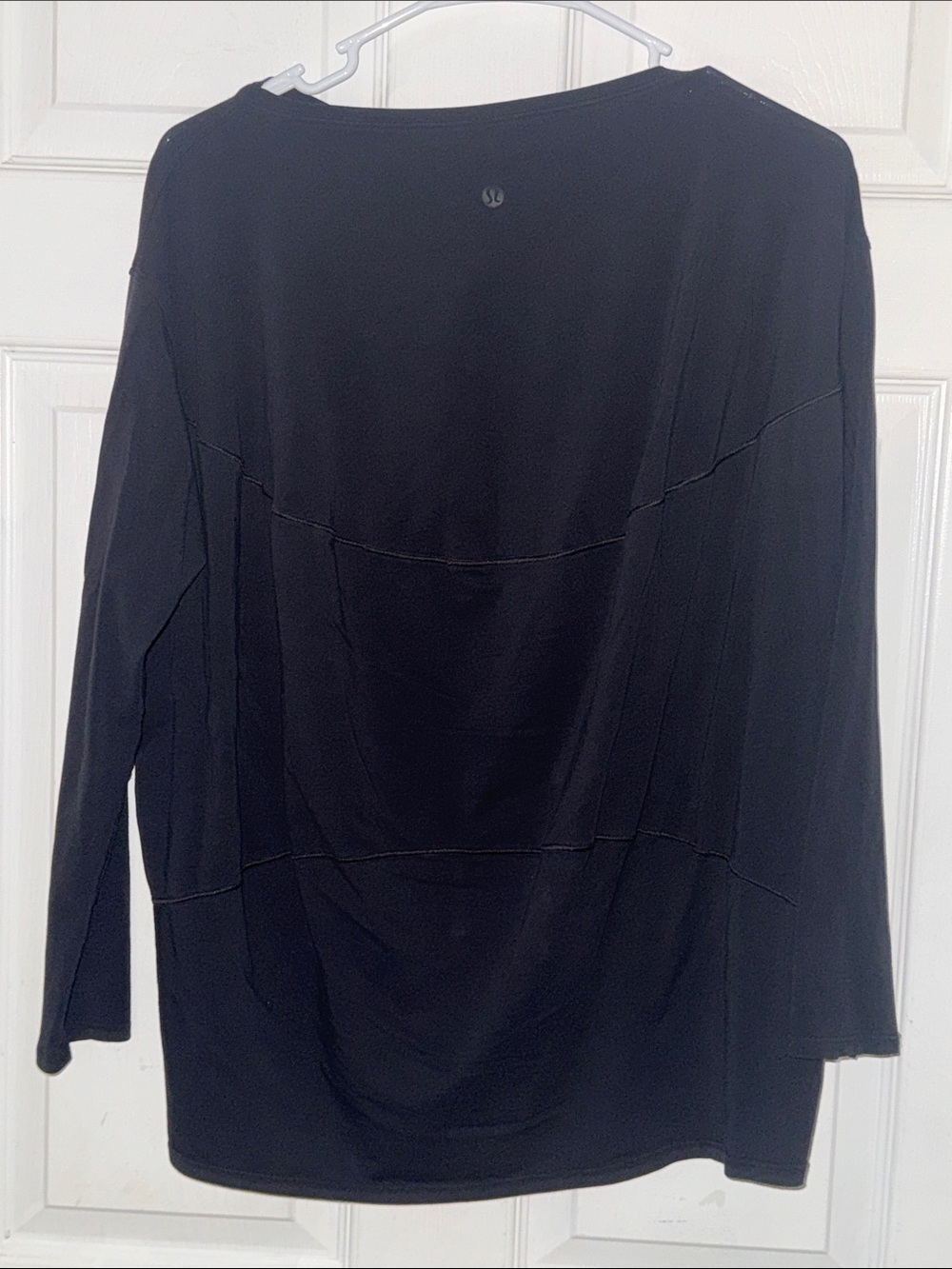 lululemon Back In Action Black Long-Sleeve Top Size 8 - Picture 4 of 8